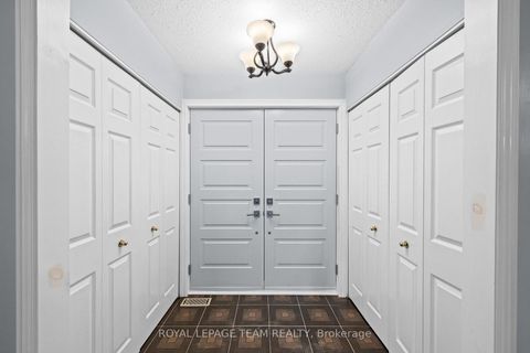 Photo 3 at 28 Parmalea Crescent, Nepean (Pineglen/Country Place), Ottawa