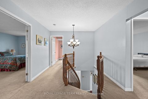 Photo 18 at 28 Parmalea Crescent, Nepean (Pineglen/Country Place), Ottawa