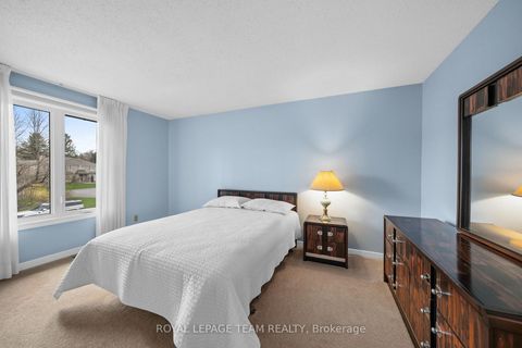 Photo 25 at 28 Parmalea Crescent, Nepean (Pineglen/Country Place), Ottawa