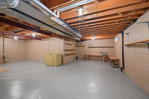 Photo 31 at 28 Parmalea Crescent, Nepean (Pineglen/Country Place), Ottawa
