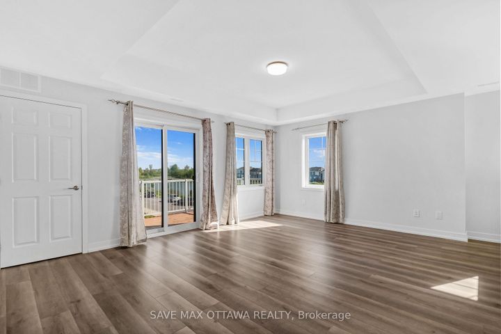 Photo 4 at 2 - 703 Chromite Pv Private, Nepean (Heritage Park), Ottawa