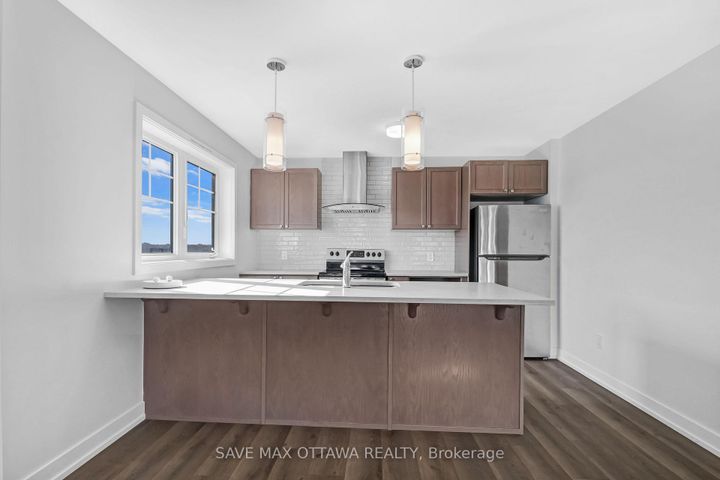 Photo 7 at 2 - 703 Chromite Pv Private, Nepean (Heritage Park), Ottawa