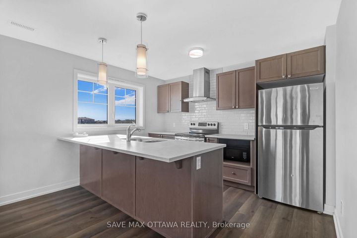 Photo 8 at 2 - 703 Chromite Pv Private, Nepean (Heritage Park), Ottawa