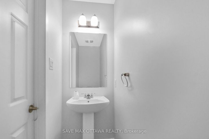 Photo 10 at 2 - 703 Chromite Pv Private, Nepean (Heritage Park), Ottawa