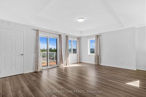 Photo 4 at 2 - 703 Chromite Pv Private, Nepean (Heritage Park), Ottawa