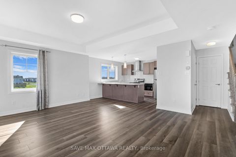 Photo 5 at 2 - 703 Chromite Pv Private, Nepean (Heritage Park), Ottawa