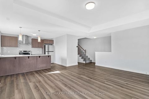 Photo 6 at 2 - 703 Chromite Pv Private, Nepean (Heritage Park), Ottawa