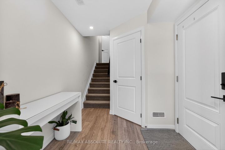 Photo 3 at 912 Lixnaw Court, Nepean (Half Moon Bay), Ottawa