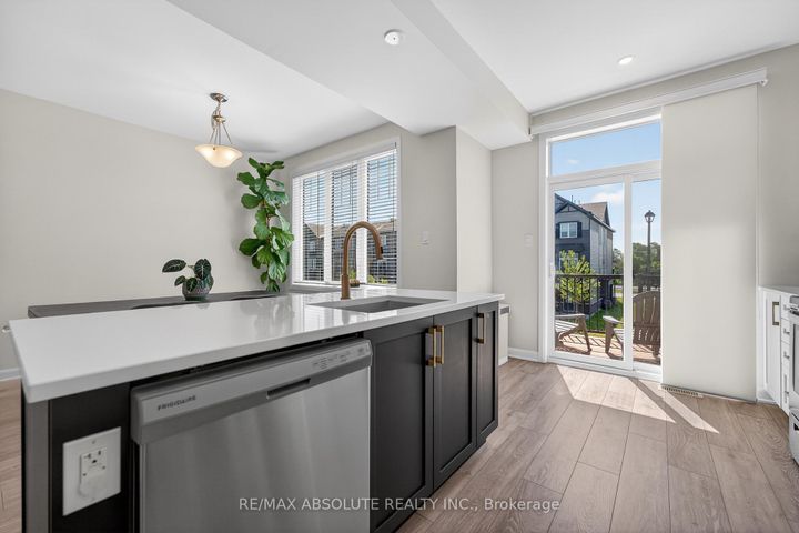 Photo 7 at 912 Lixnaw Court, Nepean (Half Moon Bay), Ottawa