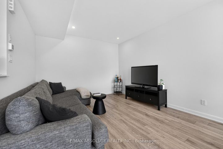 Photo 18 at 912 Lixnaw Court, Nepean (Half Moon Bay), Ottawa