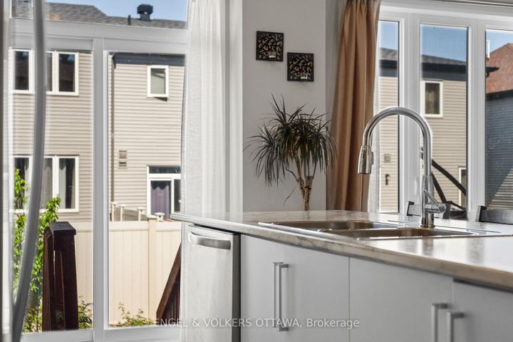 Photo 10 at 205 Geyser Place, Nepean (Hearts Desire), Ottawa