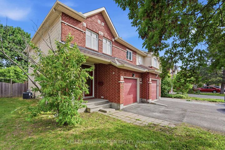 Photo 1 at 121 Thornbury Crescent, Nepean (Centrepointe), Ottawa