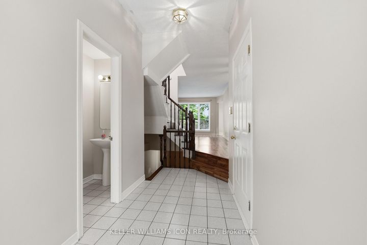 Photo 4 at 121 Thornbury Crescent, Nepean (Centrepointe), Ottawa