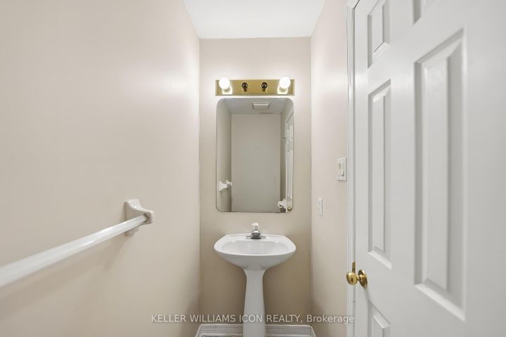 Photo 5 at 121 Thornbury Crescent, Nepean (Centrepointe), Ottawa