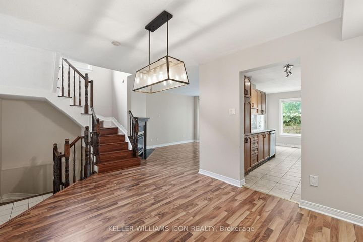 Photo 8 at 121 Thornbury Crescent, Nepean (Centrepointe), Ottawa