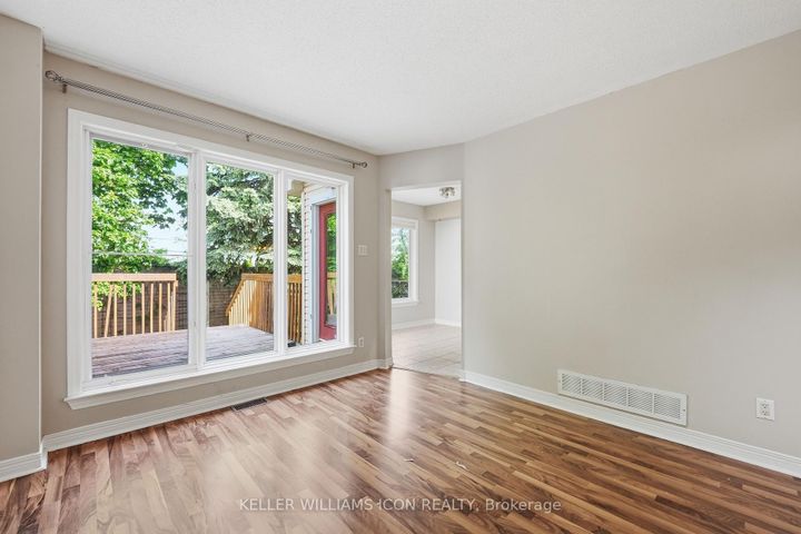 Photo 11 at 121 Thornbury Crescent, Nepean (Centrepointe), Ottawa