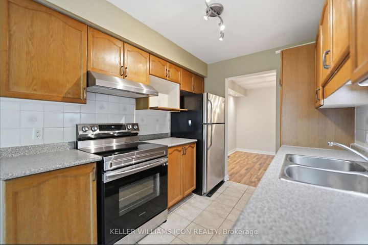 Photo 12 at 121 Thornbury Crescent, Nepean (Centrepointe), Ottawa