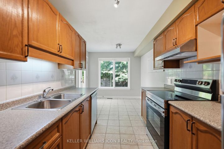 Photo 13 at 121 Thornbury Crescent, Nepean (Centrepointe), Ottawa