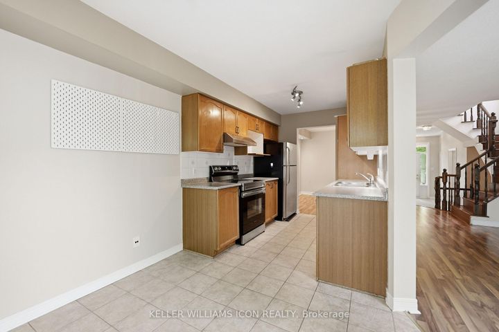 Photo 15 at 121 Thornbury Crescent, Nepean (Centrepointe), Ottawa