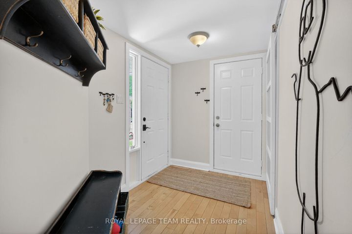 Photo 4 at 11 Avonhurst Avenue, Nepean (Longfields), Ottawa