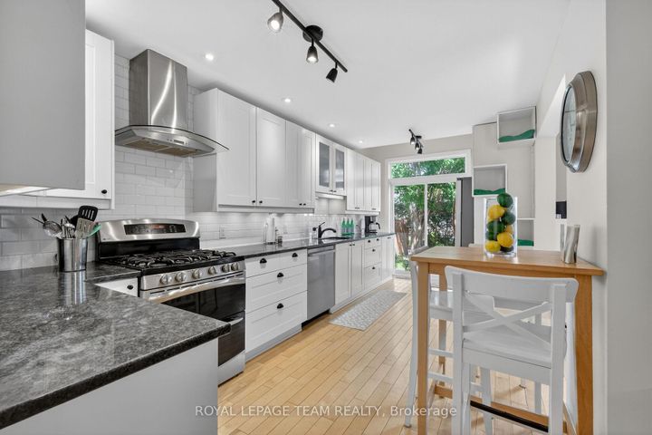 Photo 16 at 11 Avonhurst Avenue, Nepean (Longfields), Ottawa
