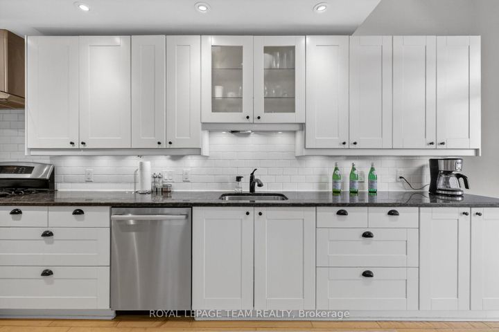Photo 19 at 11 Avonhurst Avenue, Nepean (Longfields), Ottawa