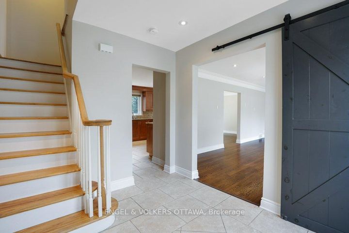 Photo 3 at 23 Biscayne Crescent, Nepean (Borden Farm/Stewart Farm/Carleton Heights/Parkwood Hills), Ottawa