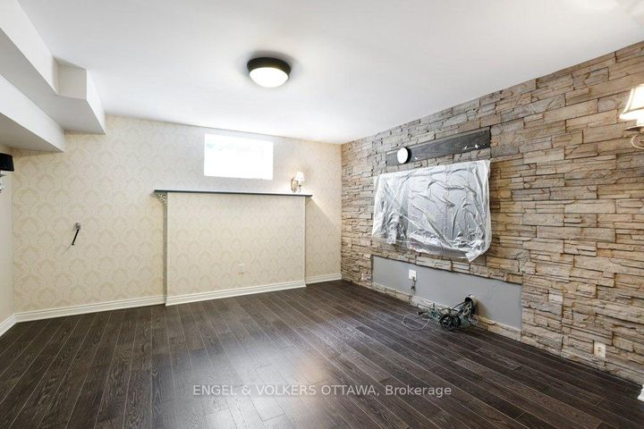 Photo 23 at 23 Biscayne Crescent, Nepean (Borden Farm/Stewart Farm/Carleton Heights/Parkwood Hills), Ottawa