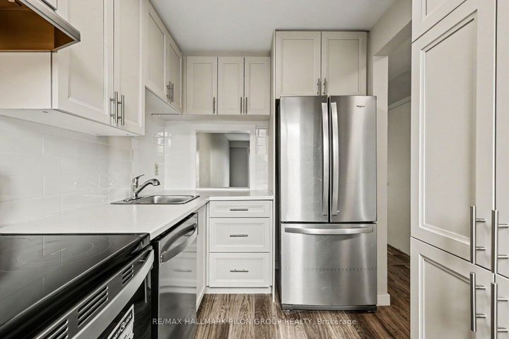 Photo 8 at B - 110 Valley Stream Drive, Nepean (Leslie Park), Ottawa