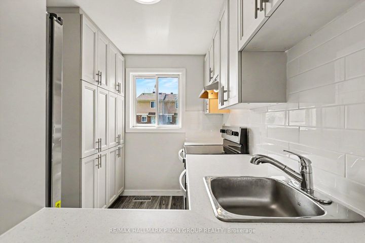 Photo 9 at B - 110 Valley Stream Drive, Nepean (Leslie Park), Ottawa