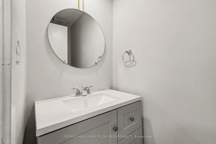 Photo 10 at B - 110 Valley Stream Drive, Nepean (Leslie Park), Ottawa