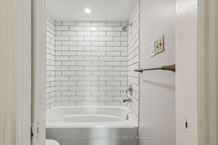 Photo 14 at B - 110 Valley Stream Drive, Nepean (Leslie Park), Ottawa