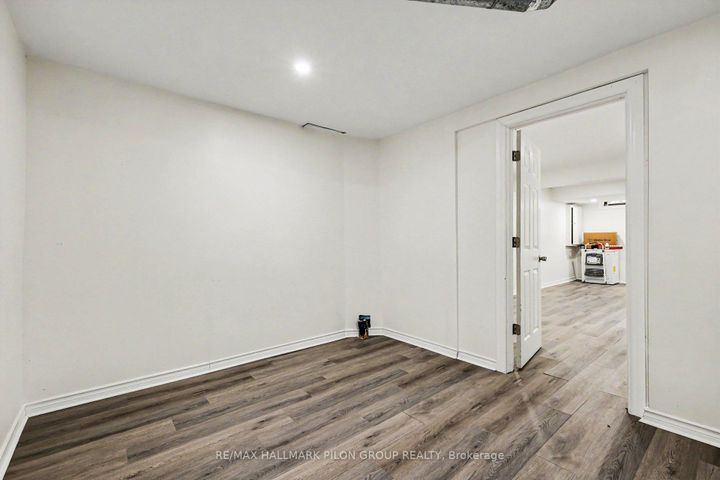 Photo 17 at B - 110 Valley Stream Drive, Nepean (Leslie Park), Ottawa