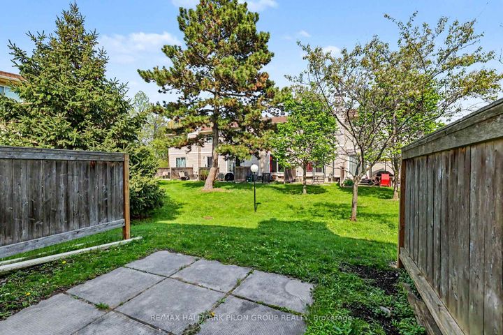 Photo 19 at B - 110 Valley Stream Drive, Nepean (Leslie Park), Ottawa