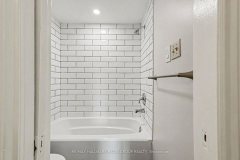 Photo 14 at B - 110 Valley Stream Drive, Nepean (Leslie Park), Ottawa