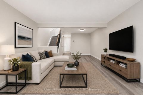 Photo 15 at B - 110 Valley Stream Drive, Nepean (Leslie Park), Ottawa