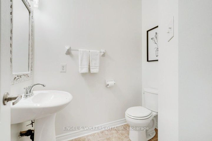 Photo 4 at 2531 Stone Cove Crescent, Nepean (Half Moon Bay), Ottawa