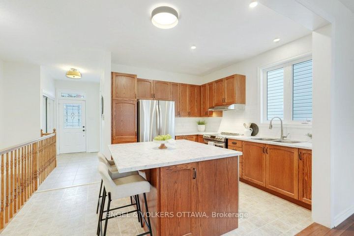 Photo 5 at 2531 Stone Cove Crescent, Nepean (Half Moon Bay), Ottawa