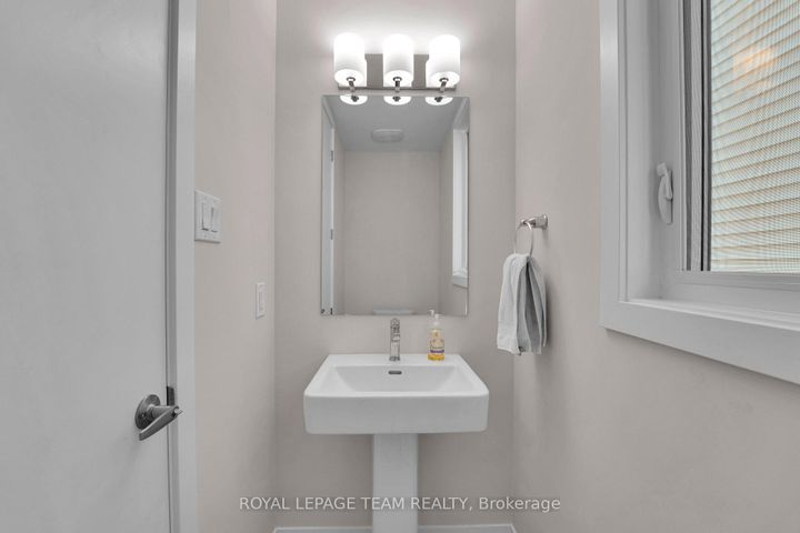 Photo 4 at 364 Peninsula Road, Nepean (Heritage Park), Ottawa