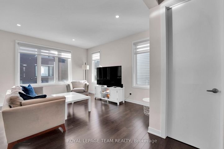 Photo 5 at 364 Peninsula Road, Nepean (Heritage Park), Ottawa