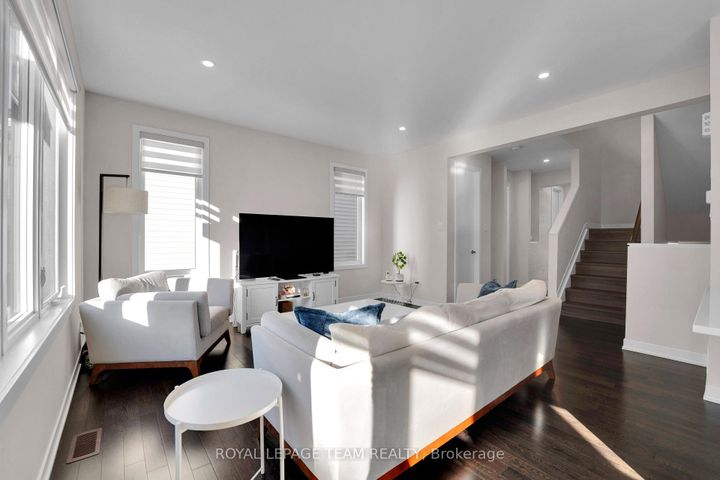 Photo 10 at 364 Peninsula Road, Nepean (Heritage Park), Ottawa