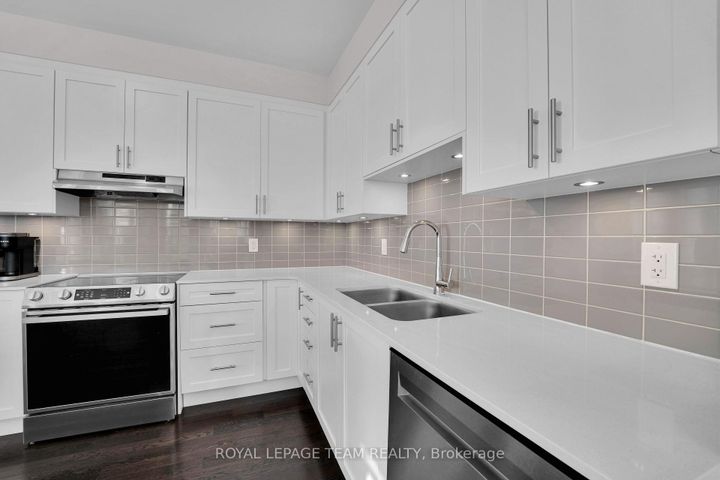Photo 18 at 364 Peninsula Road, Nepean (Heritage Park), Ottawa