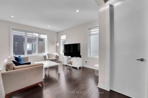 Photo 5 at 364 Peninsula Road, Nepean (Heritage Park), Ottawa