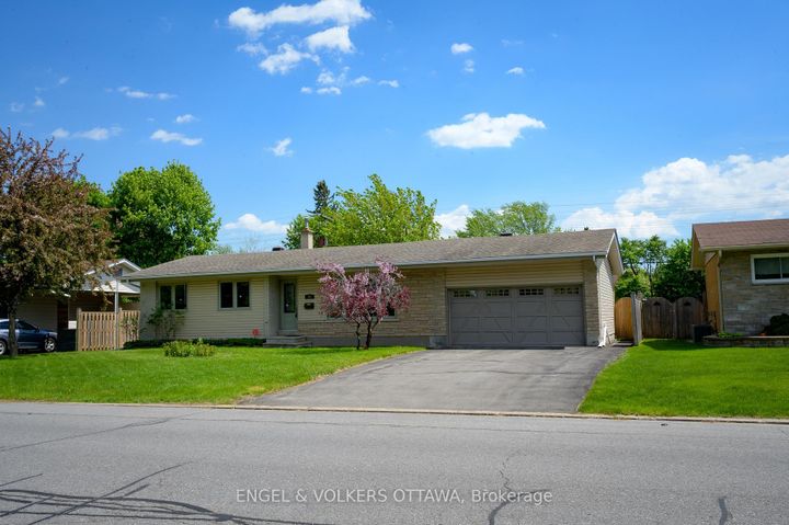 Photo 1 at 20 Majestic Drive, Nepean (Manordale), Ottawa