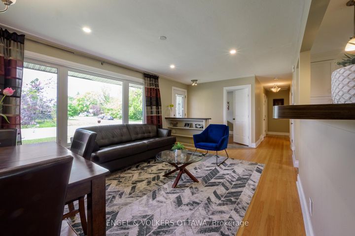 Photo 5 at 20 Majestic Drive, Nepean (Manordale), Ottawa