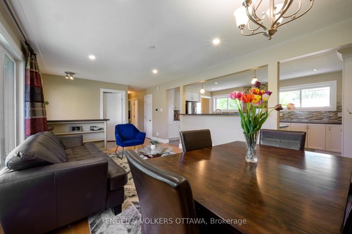 Photo 7 at 20 Majestic Drive, Nepean (Manordale), Ottawa