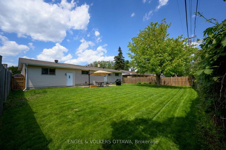 Photo 33 at 20 Majestic Drive, Nepean (Manordale), Ottawa