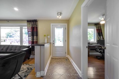 Photo 3 at 20 Majestic Drive, Nepean (Manordale), Ottawa