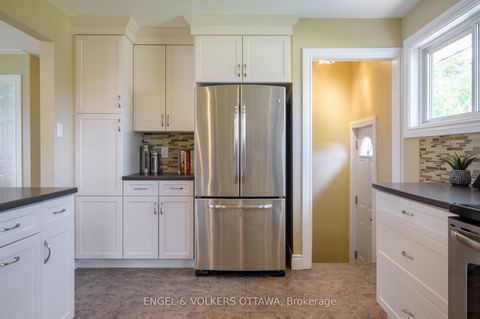 Photo 12 at 20 Majestic Drive, Nepean (Manordale), Ottawa