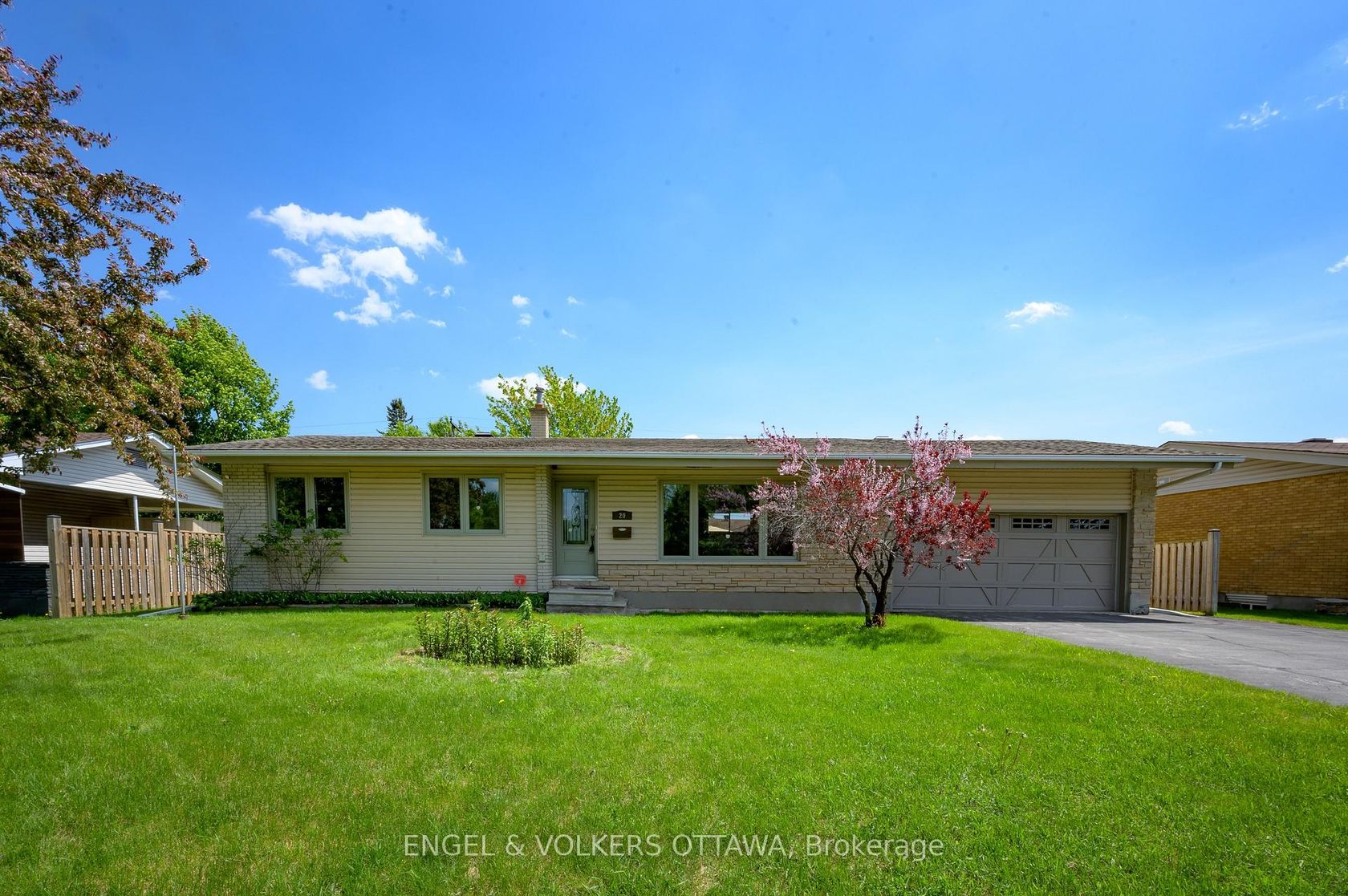 20 Majestic Drive, Nepean (Manordale), Ottawa 